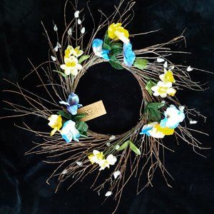 Spiral Branch Pansy and Daffodil Wreath